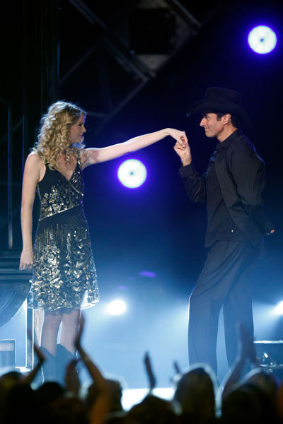 acm_awards_85814645-x600